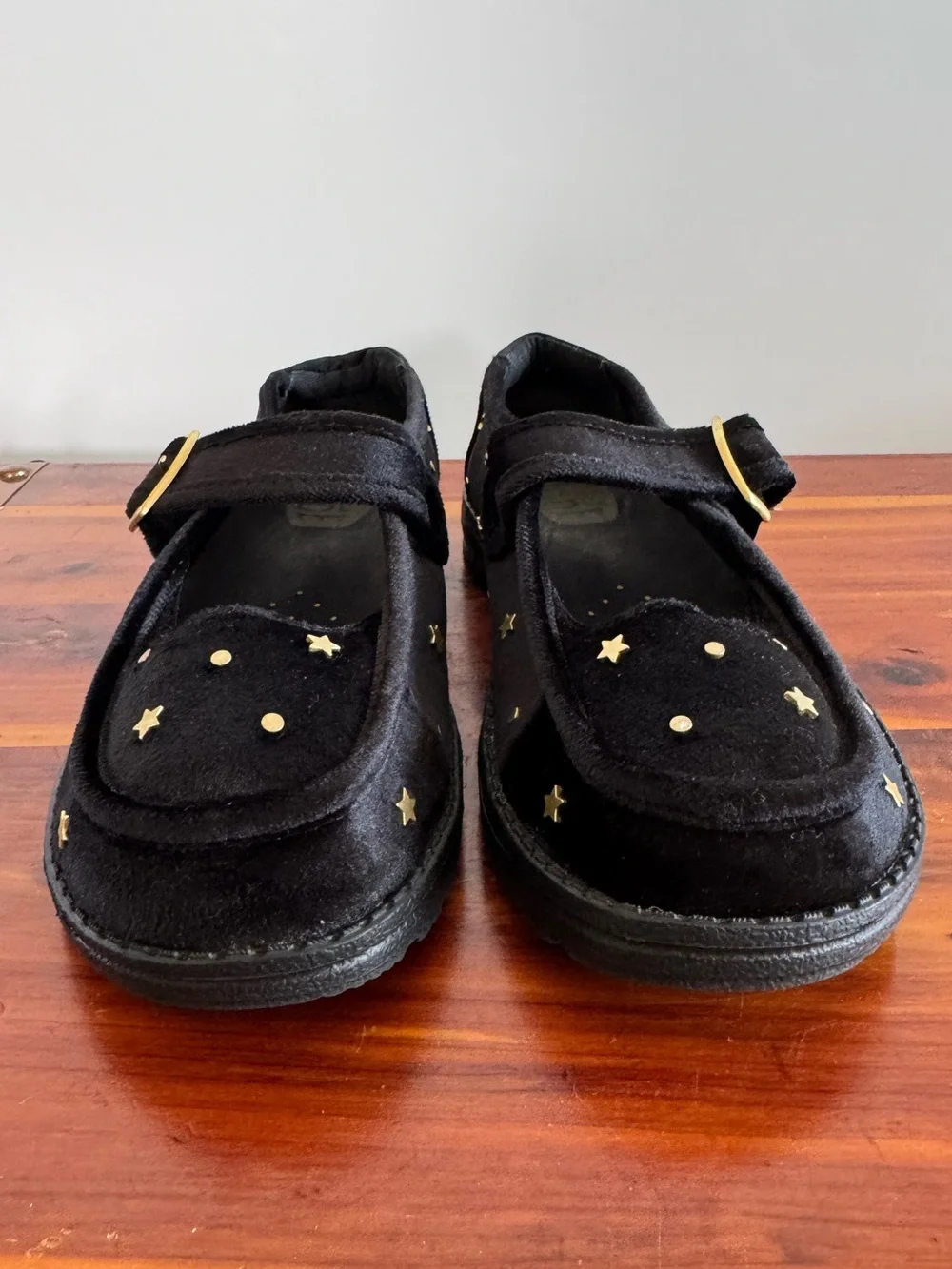Hey Dude Wendy Jane Studded Mary Jane Shoes Women’s 8 Black Gold Stars Velvet